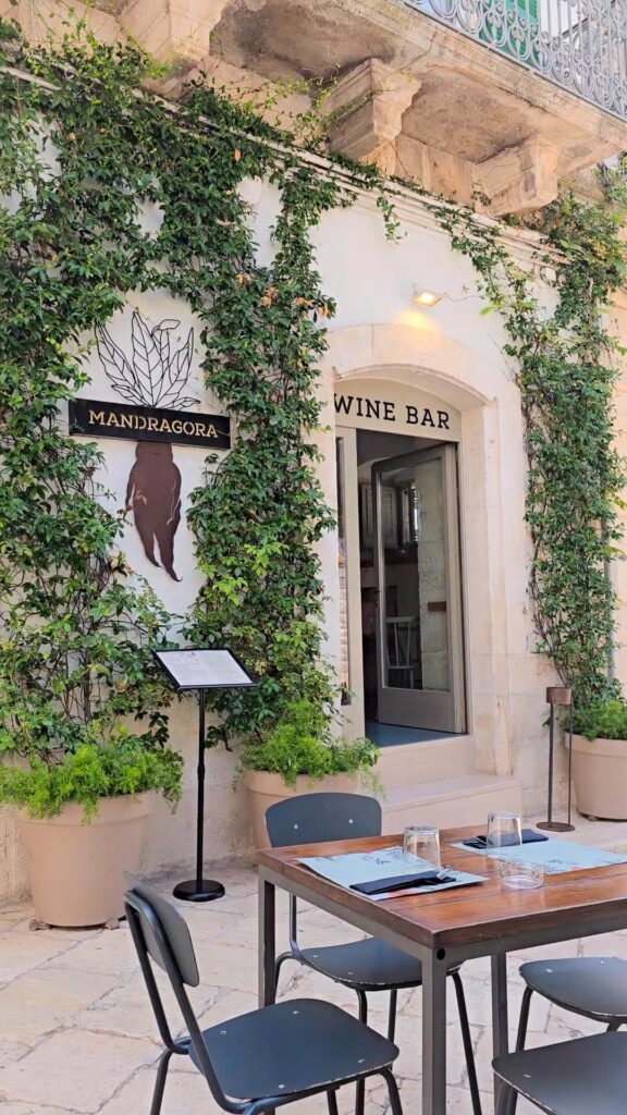 Mandragora Wine bar in Locorotondo with outdoor seating.